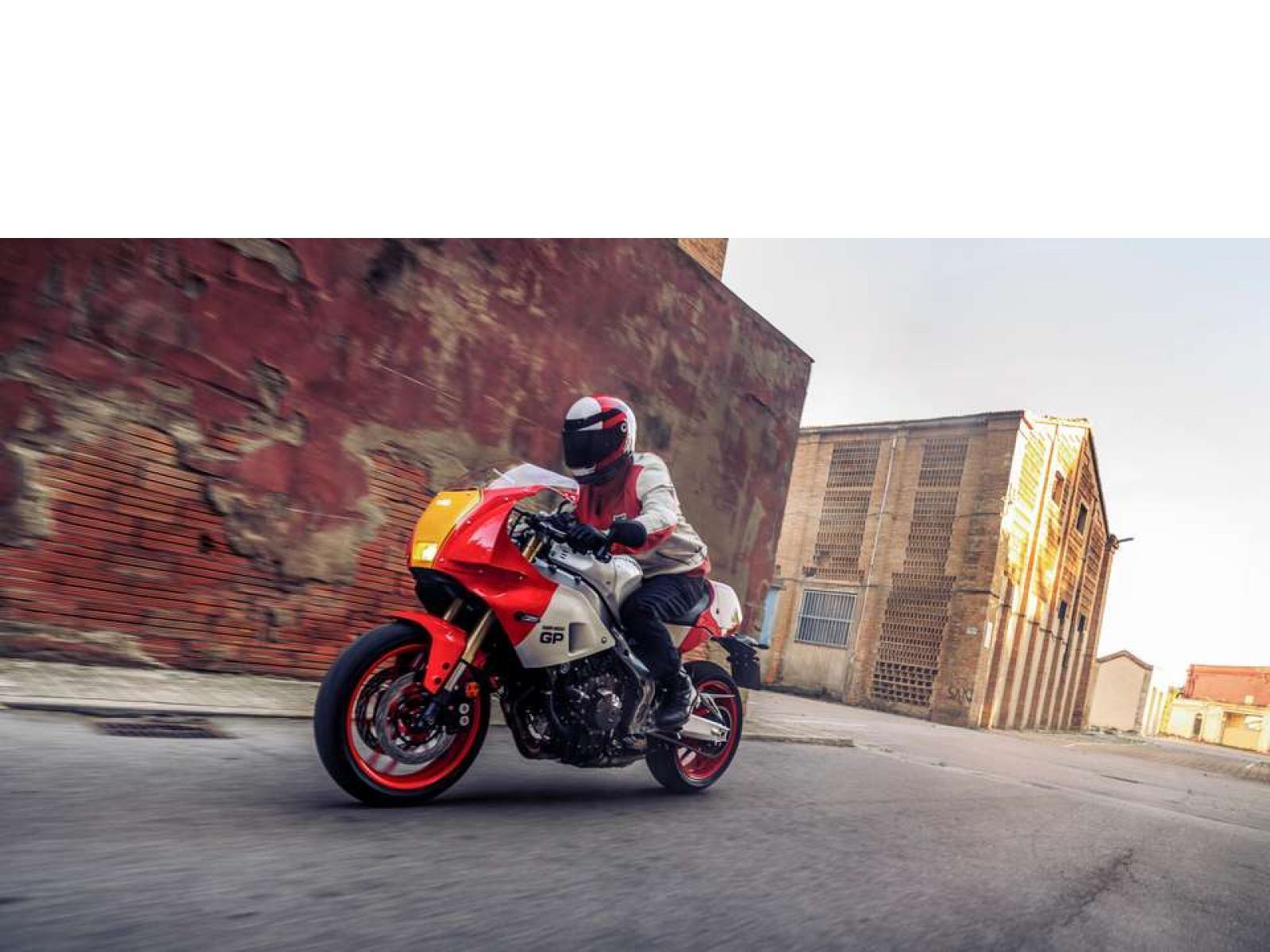 Мотоцикл YAMAHA XSR 900 GP (Legend Red) 2024